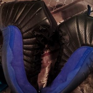 Mens Jordan 12s size 10( black & blue)
